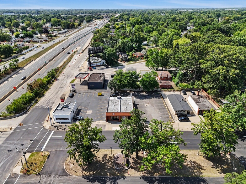 More Photos Of 22976 Outer Dr, Dearborn Flex For Lease