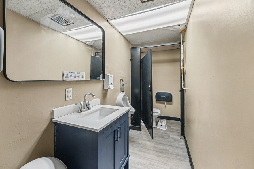 More Photos Of 303 N US Highway 169, Smithville Religious Facility For Sale
