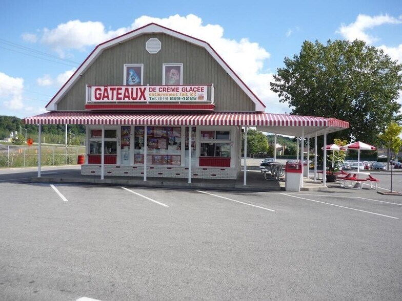 Primary Photo Of 1355 Boul Moody, Terrebonne General Retail For Sale