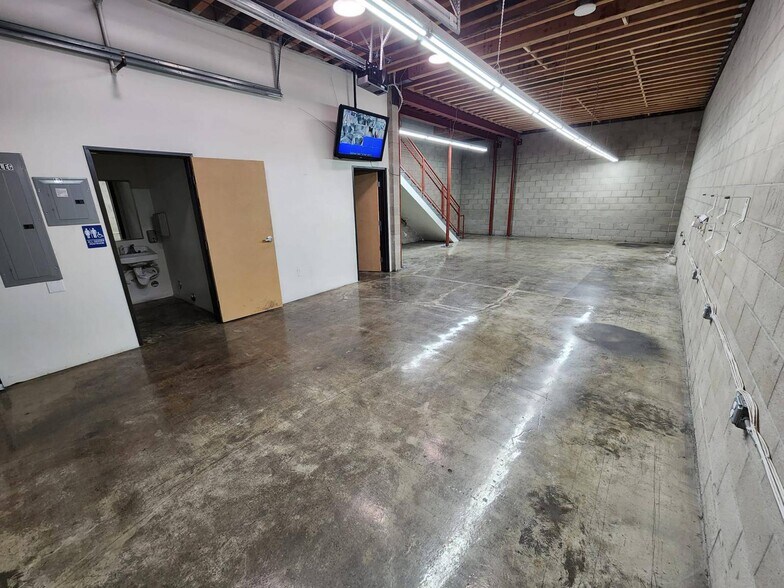 More Photos Of 334-336 W 33rd St, Los Angeles Industrial For Sale
