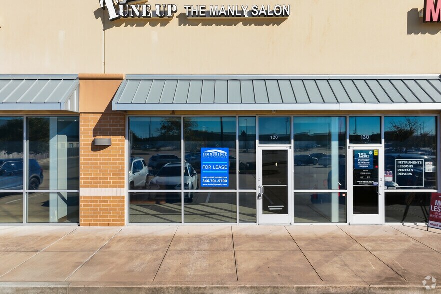 More Photos Of 4531-4589 East Sam Houston Pky S, Pasadena Unknown For Lease