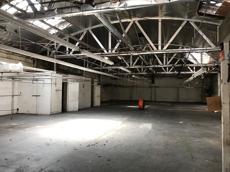 More Photos Of 3805 Avalon Blvd, Los Angeles Manufacturing For Sale