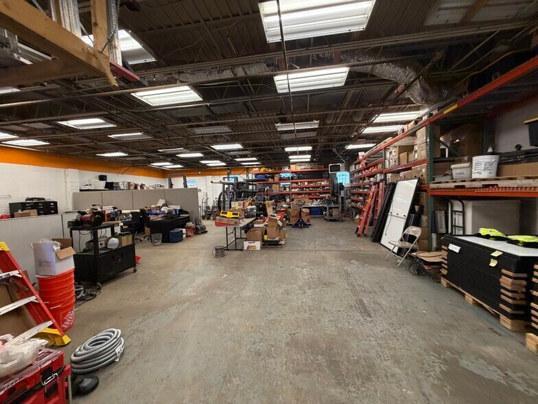 More Photos Of 521 Irish Hill Rd, Runnemede Light Distribution For Sale