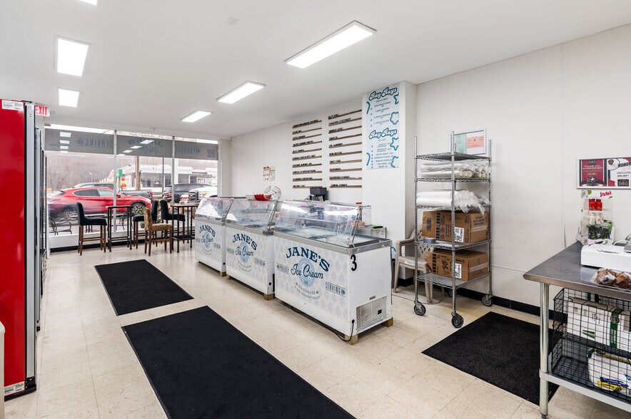 More Photos Of 524-526 Bedford Rd, Bedford Hills Storefront Retail Residential For Lease