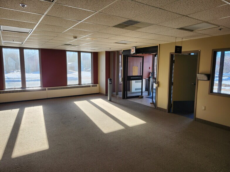 More Photos Of 165 S Chet Krause Dr, Iola Apartments For Sale