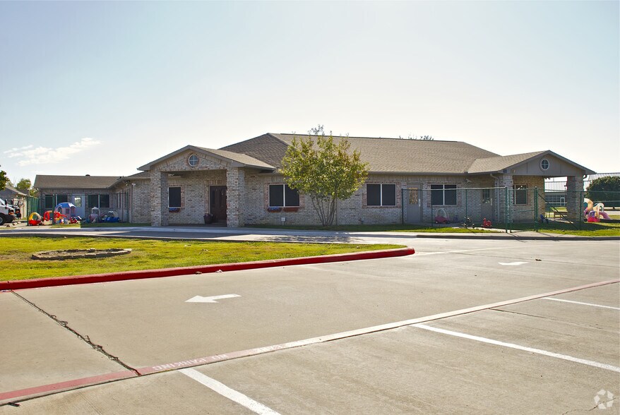 More Photos Of 200 Lobo Ln, Little Elm Storefront Retail Office For Sale