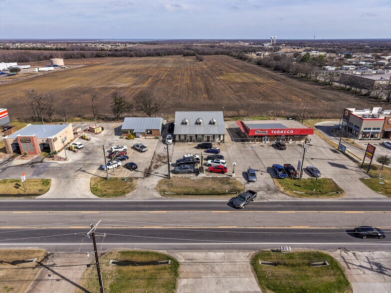 More Photos Of 8883-8885 State Highway 34 S, Quinlan Office For Lease