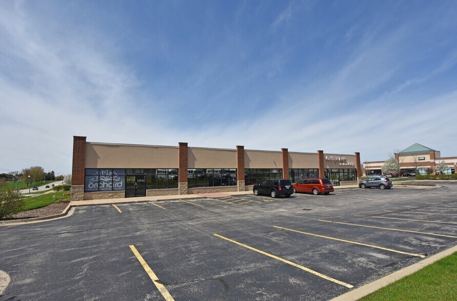 More Photos Of 1175 Oak St, North Aurora Storefront Retail Office For Lease