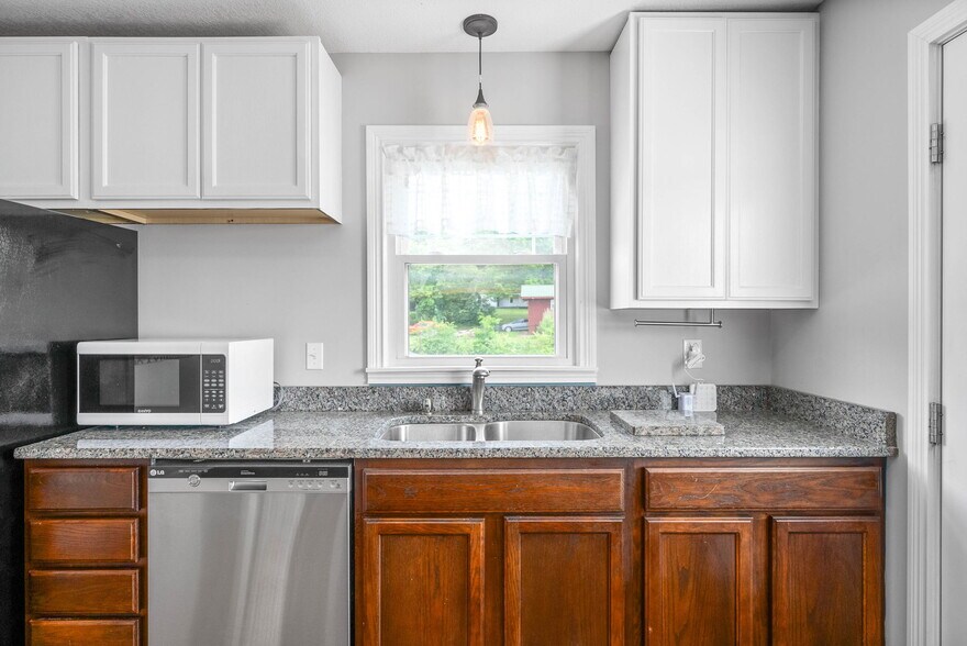 More Photos Of 1662 Golf Club Ln, Clarksville Office For Sale