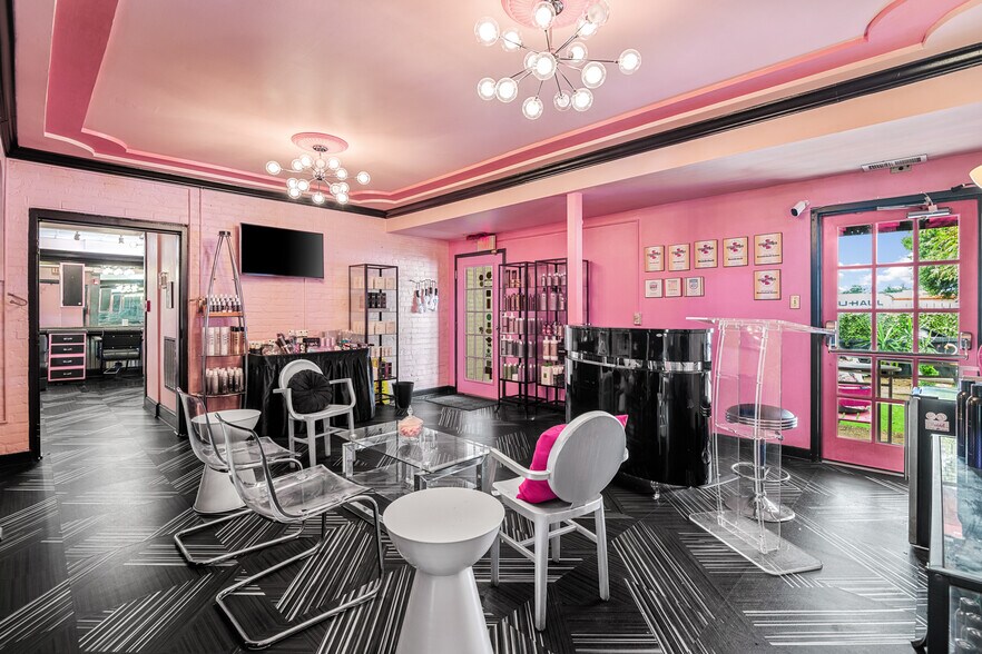 More Photos Of 10 S Crenshaw Ave, Richmond Freestanding For Lease