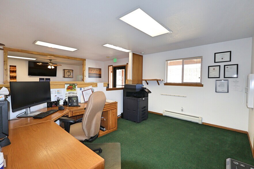 More Photos Of 20 Lodge Dr, South Fork Office For Sale
