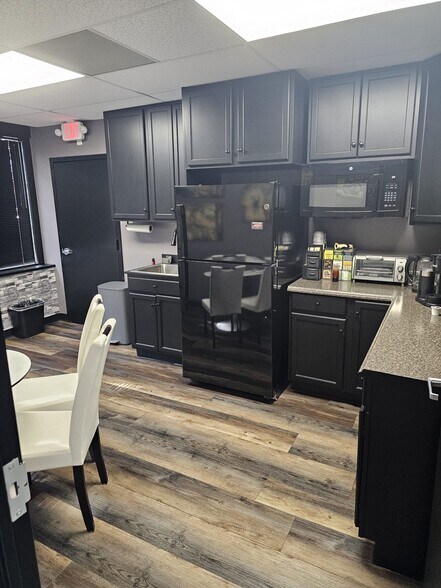 More Photos Of 200 Craig Rd, Manalapan Township Office For Lease