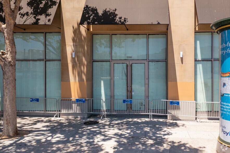 More Photos Of 2390 Market St, San Francisco Storefront For Lease