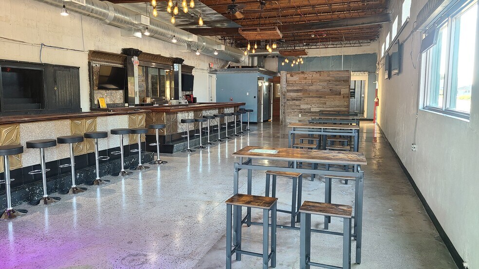 More Photos Of 221 6th St N, Texas City General Retail For Sale