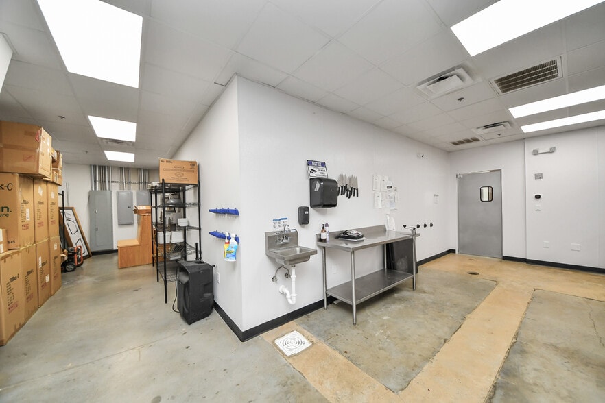 More Photos Of 30625 Kingsland Blvd, Brookshire Storefront For Sale