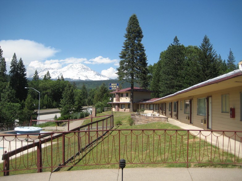 More Photos Of 4221 Siskiyou Ave, Dunsmuir Hotel For Sale