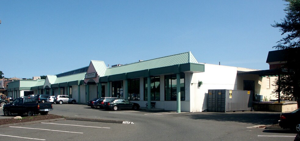 More Photos Of 15 Cross St, Norwalk Unknown For Lease