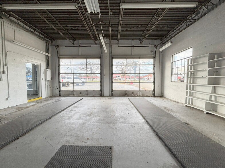 More Photos Of 507 S 12th St, Murray Flex For Sale