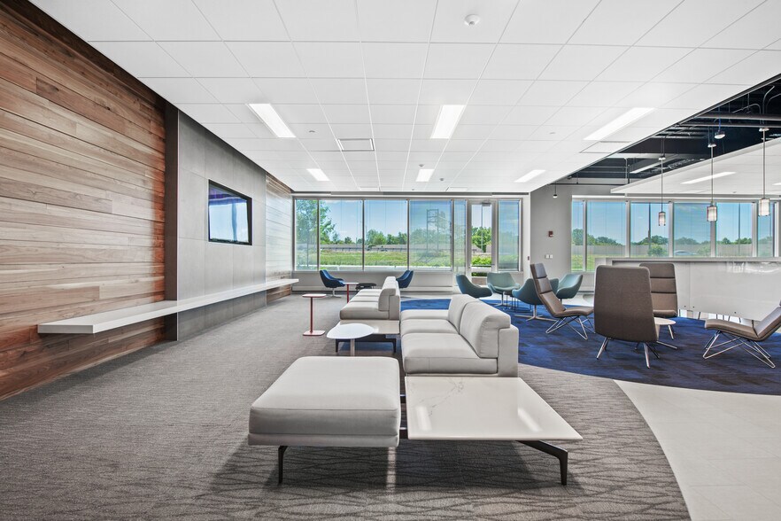 More Photos Of 3333 Finley Rd, Downers Grove Office For Lease