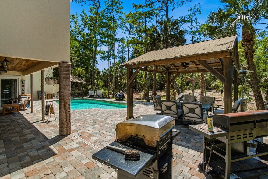 More Photos Of 4120 3rd Ave NW, Naples Apartments For Sale