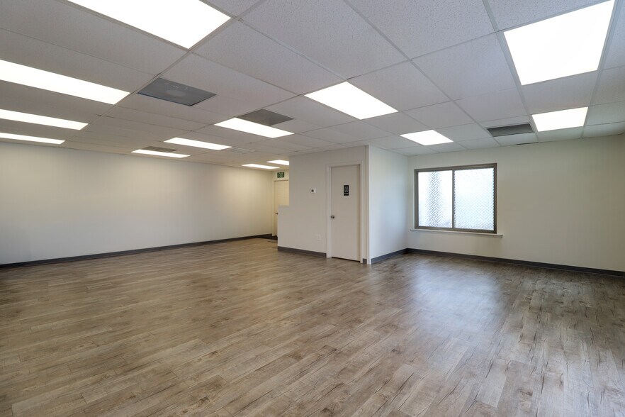 More Photos Of 303 Morrow St, Georgetown Storefront Retail Office For Sale