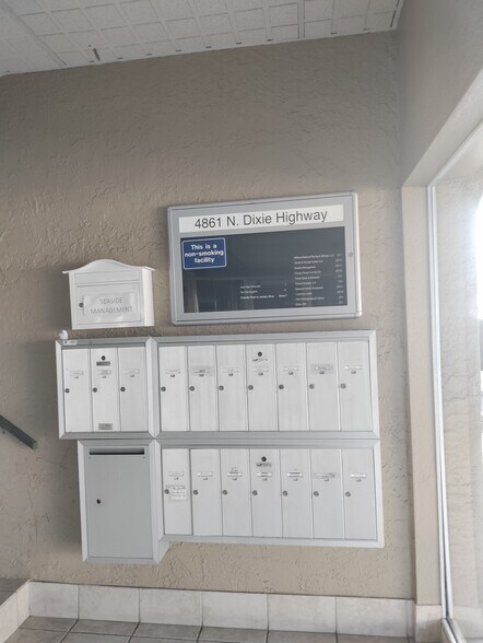 More Photos Of 4861 N Dixie Hwy, Oakland Park Office Residential For Lease