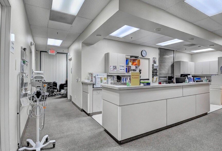 More Photos Of 17909 Soledad Canyon Rd, Santa Clarita Medical For Lease