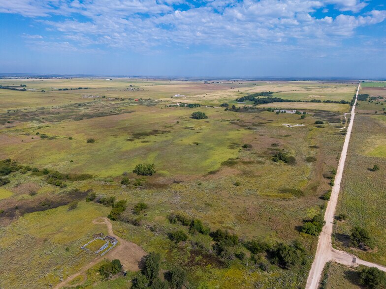 More Photos Of Helton Ranch, Briscoe Land For Sale