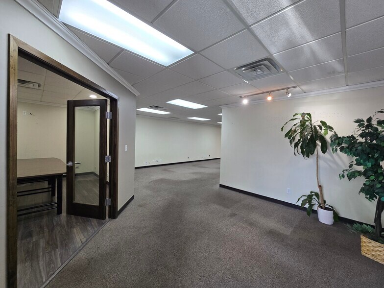 More Photos Of 9721 Prairie Ave, Highland Medical For Sale