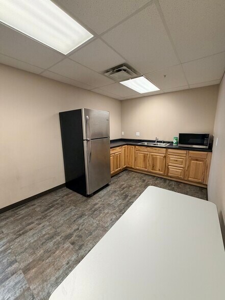 More Photos Of 1088 N Robertson Rd, Casper Flex For Sale