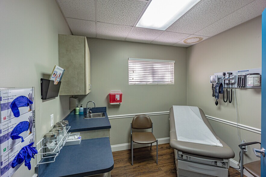 More Photos Of 6502 Gunn Hwy, Tampa Medical For Sale