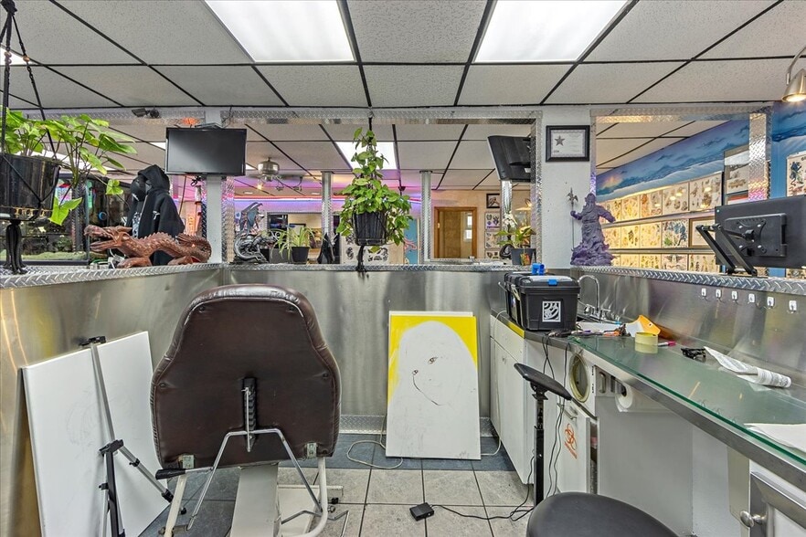 More Photos Of 11712 W Colfax Ave, Lakewood Freestanding For Lease