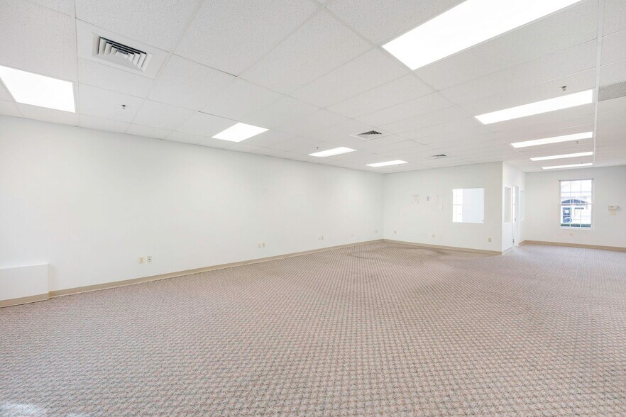 More Photos Of 6134-6138 Redwood Square Ctr, Centreville Medical For Sale