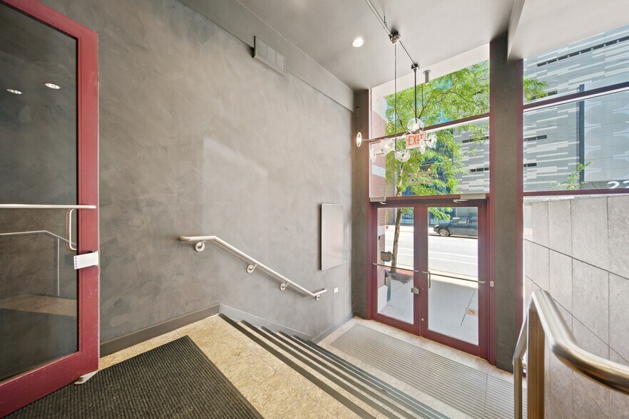 More Photos Of 225 W Illinois St, Chicago Loft Creative Space For Lease