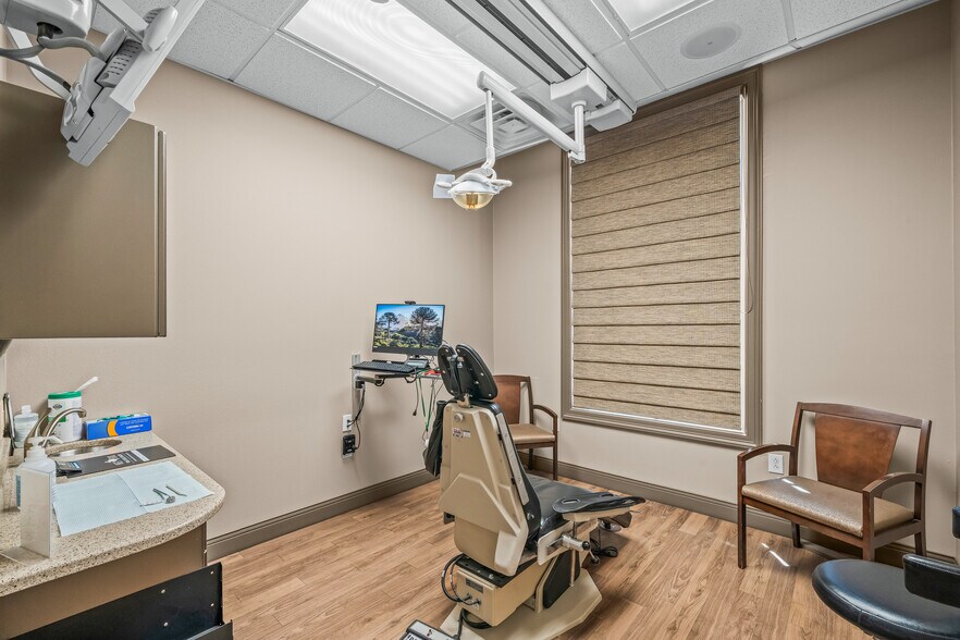 More Photos Of 7515 Quaker Ave, Lubbock Medical For Sale