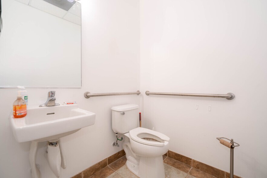 More Photos Of 3901 Mary Eliza Trce NW, Marietta Medical For Lease
