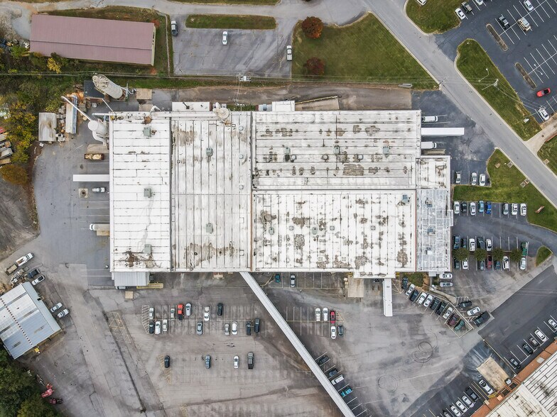 More Photos Of 207 20th St SE, Hickory Warehouse For Sale