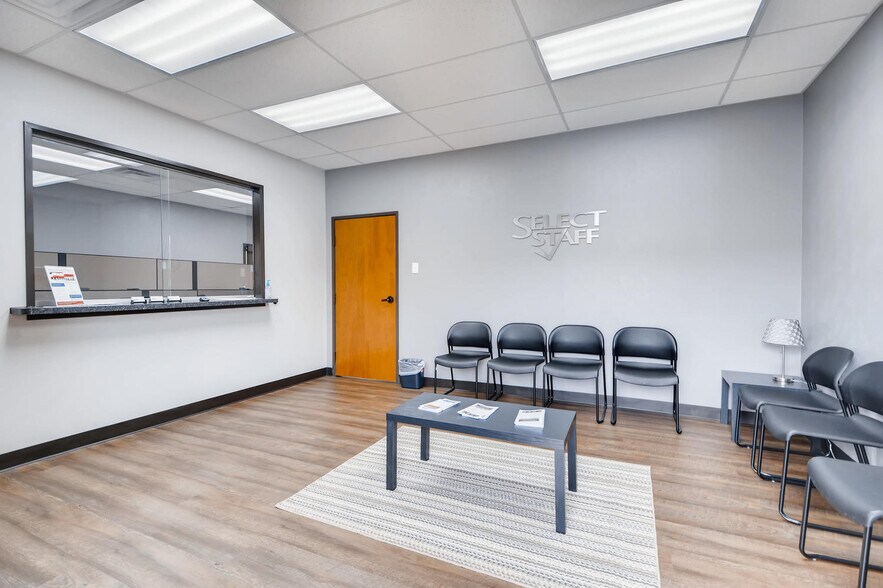 More Photos Of 2000 E Randol Mill Rd, Arlington Light Distribution For Lease