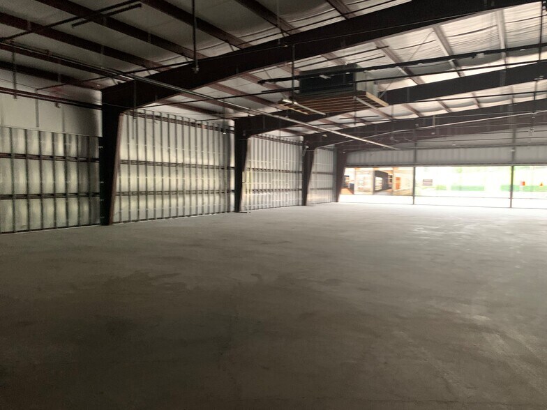 More Photos Of 5457 W Davis St, Conroe Unknown For Lease