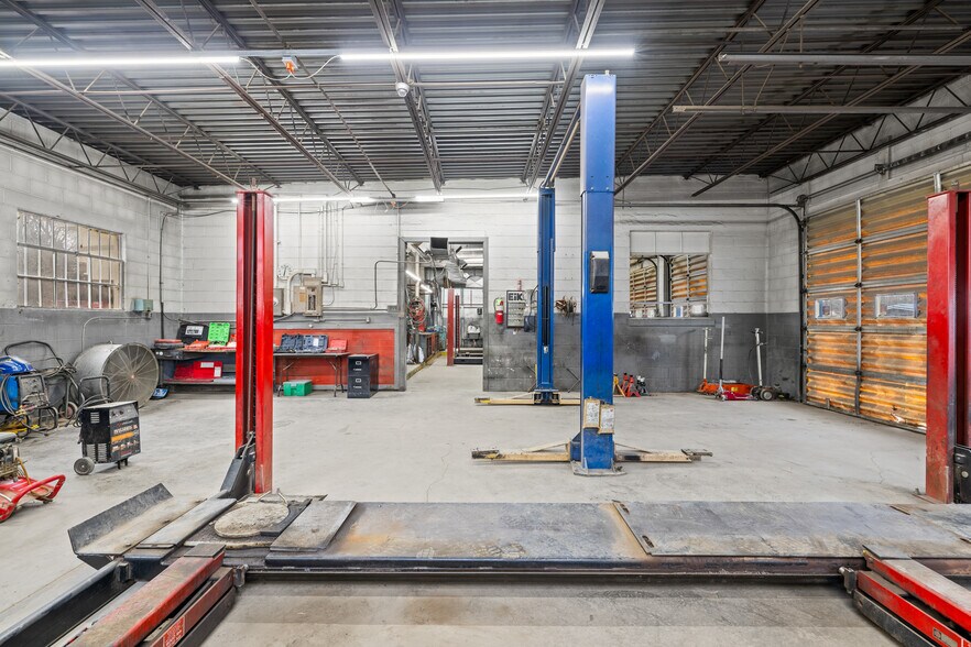 More Photos Of 16855 Oak St, Dillwyn Service For Sale