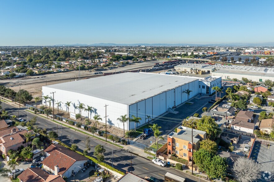 More Photos Of 920 E Pacific Coast Hwy, Wilmington Warehouse For Lease
