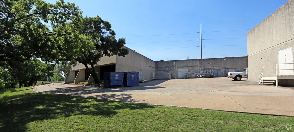 More Photos Of 1451 Empire Central Dr, Dallas Research And Development For Lease