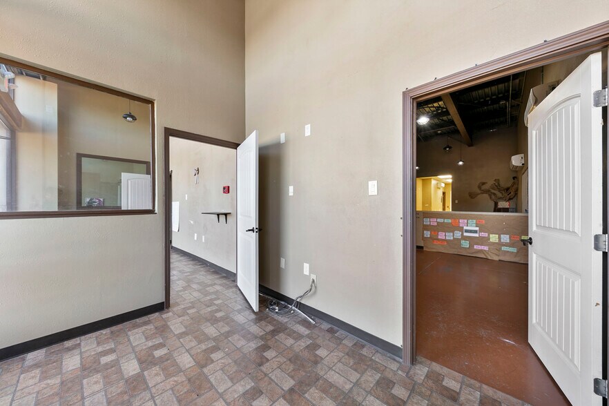 More Photos Of 11799 Beechnut St, Houston Unknown For Lease