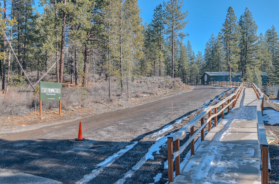 More Photos Of 56870 Enterprise Dr, Sunriver Flex For Sale