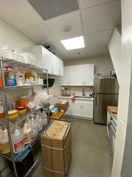 More Photos Of 450 S Western Ave, Los Angeles Freestanding For Lease