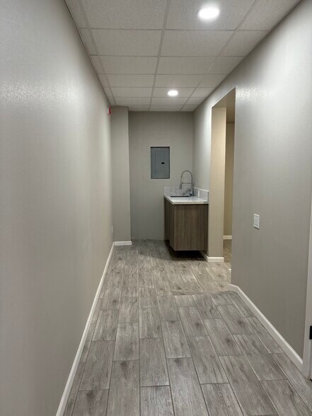 More Photos Of 4801 District Blvd, Bakersfield Warehouse For Lease