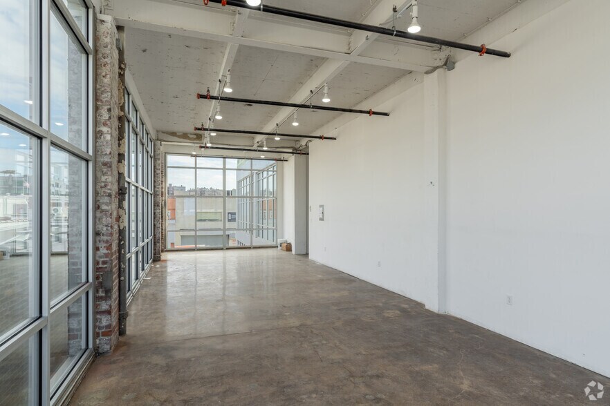 More Photos Of 4322 36th St, Long Island City Office For Lease