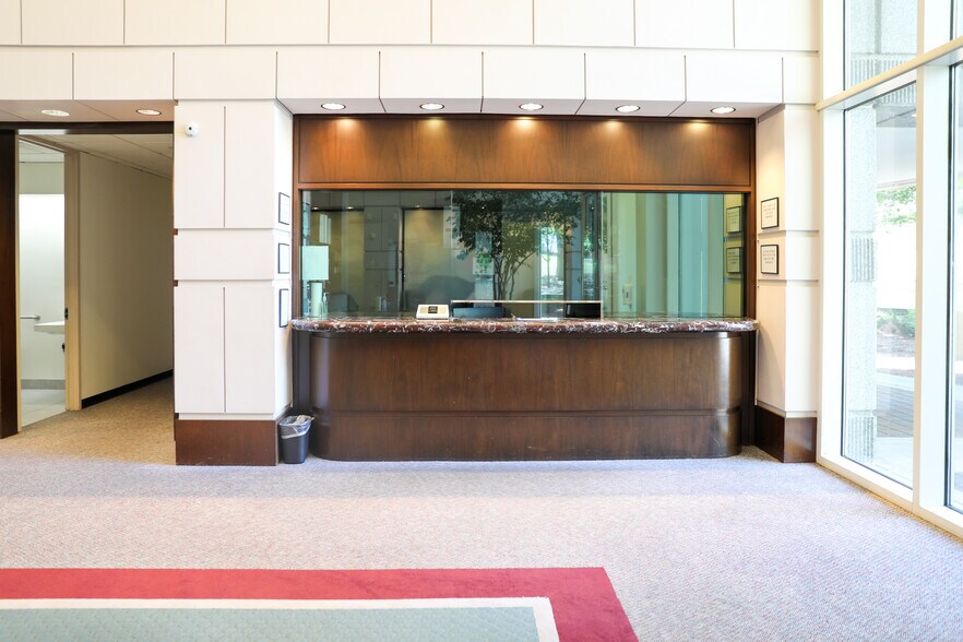 More Photos Of 1001 Windward Concourse, Alpharetta Industrial For Lease