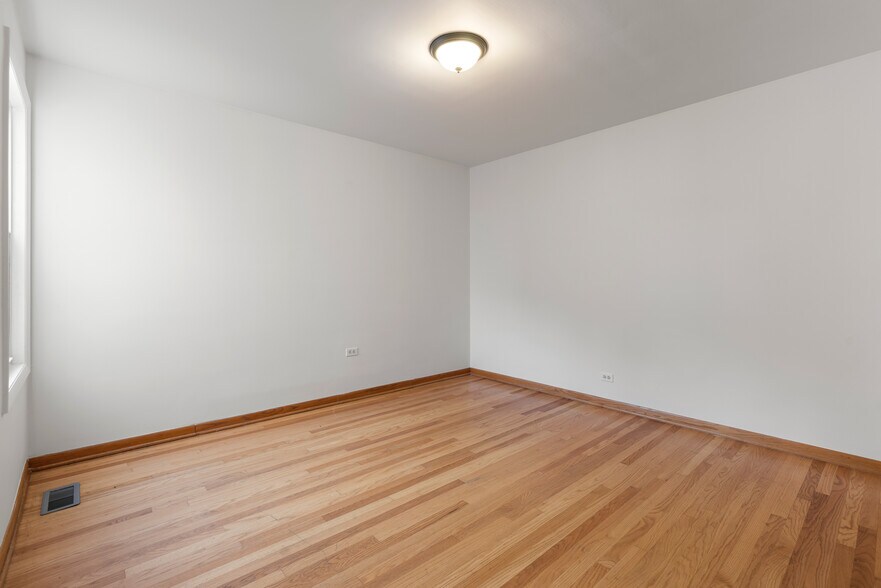 More Photos Of 6135 N Elston Ave, Chicago Office Residential For Sale
