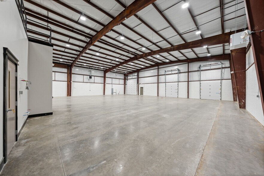 More Photos Of 1170 Dunlop Ln, Clarksville Industrial For Lease